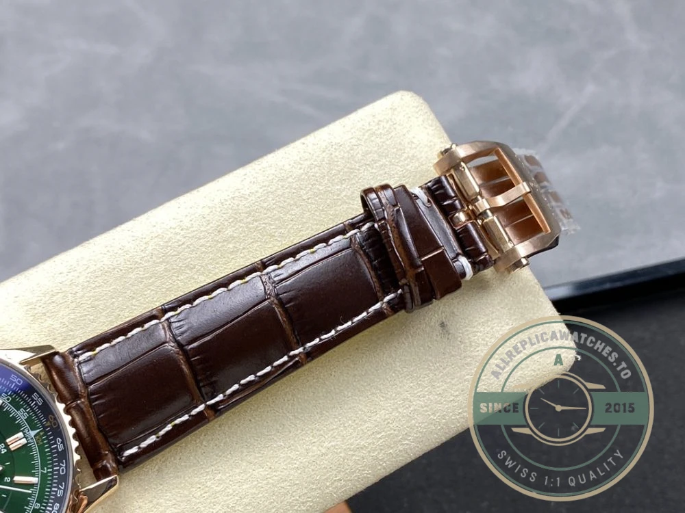 Replica Breitling Navitimer Green Dial Alligator 41 mm R32310251L1P1 - Swiss Movement Replica Watch