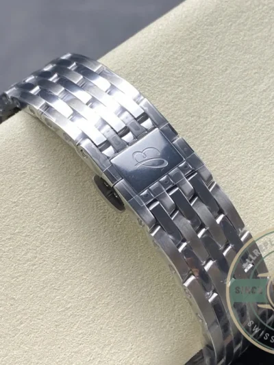 Replica Breitling Navitimer Men Green Stainless Steel 43 mm AB0138241L1A1 - Affordable Luxury Replica Timepiece