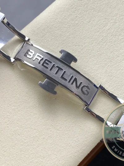 Replica Breitling Navitimer Men Green Stainless Steel 43 mm AB0138241L1A1 - Best Quality Replica Watch