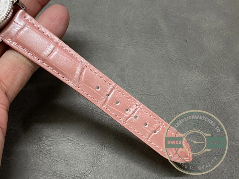 Replica Breitling Navitimer Pink Crocodile 35mm A17395211A1P3 - Top-Tier Swiss Replica Watch
