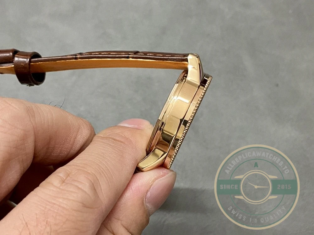 Replica Breitling Navitimer Rose Gold 35mm R17395211A1P2 - Affordable Luxury Replica Timepiece
