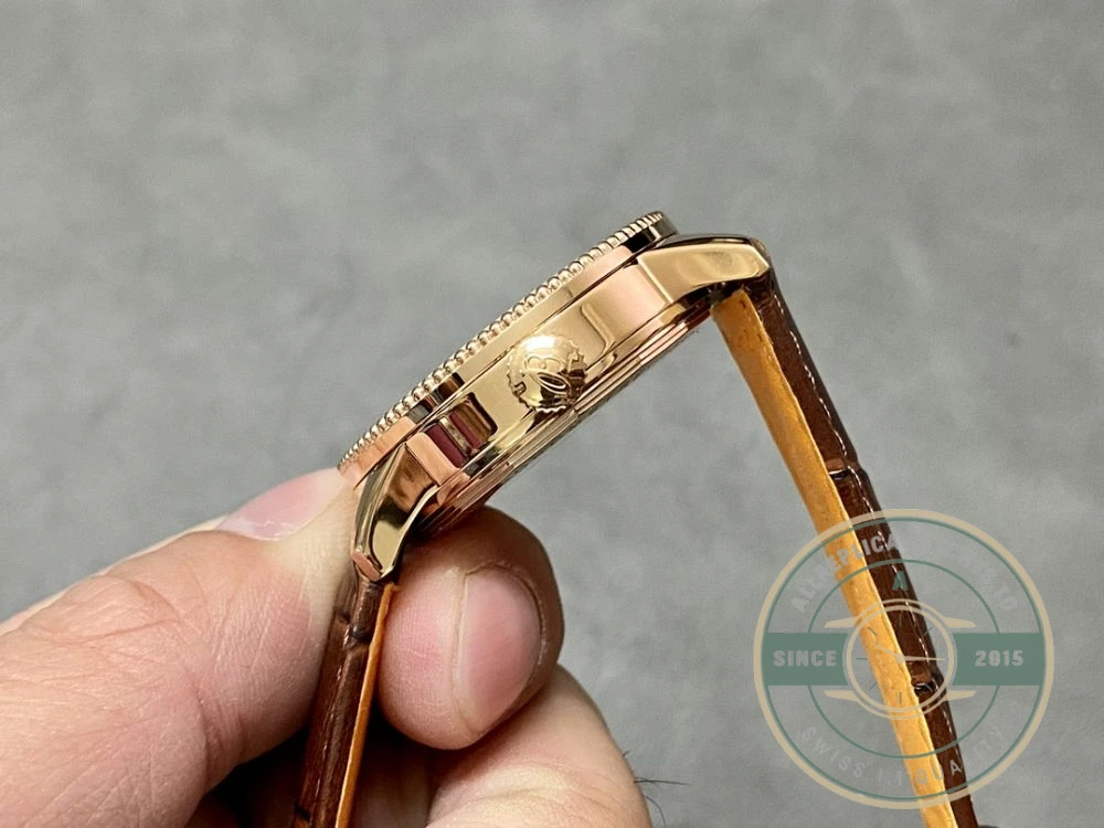 Replica Breitling Navitimer Rose Gold 35mm R17395211A1P2 - Affordable Luxury Replica Timepiece