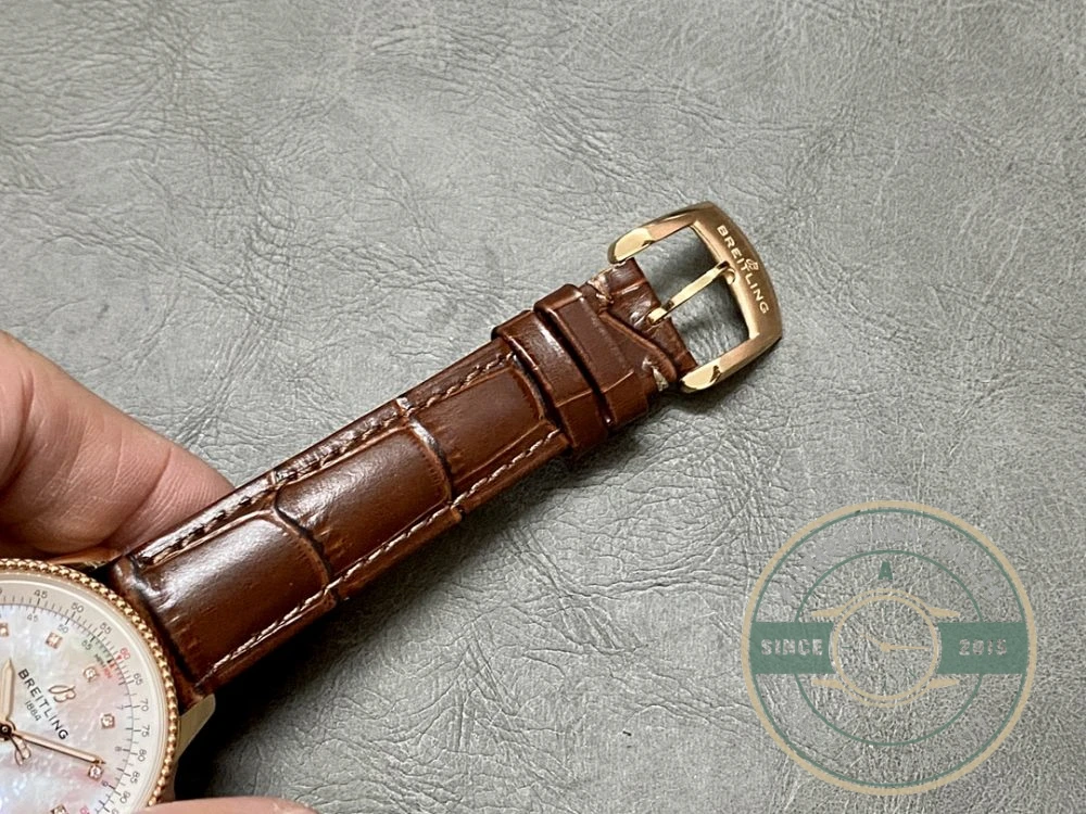 Replica Breitling Navitimer Rose Gold 35mm R17395211A1P2 - High-Grade Replica Watch