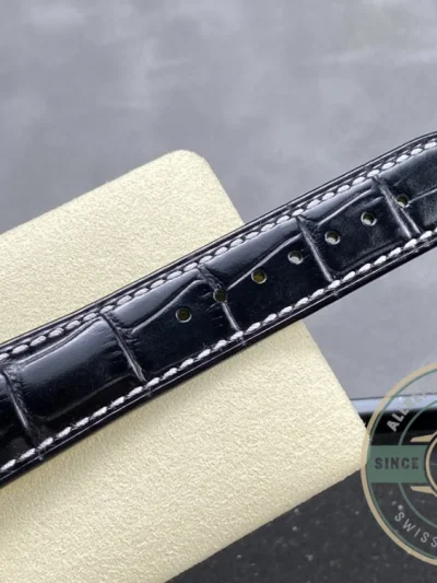 Replica Breitling Navitimer Silver Alligator 43 mm AB0138241G1P1 - Swiss-Made Clone Watch