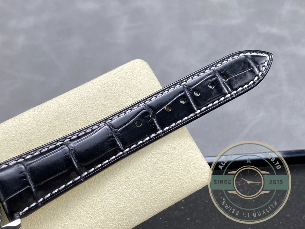 Replica Breitling Navitimer Silver Alligator 43 mm AB0138241G1P1 - Swiss-Made Clone Watch