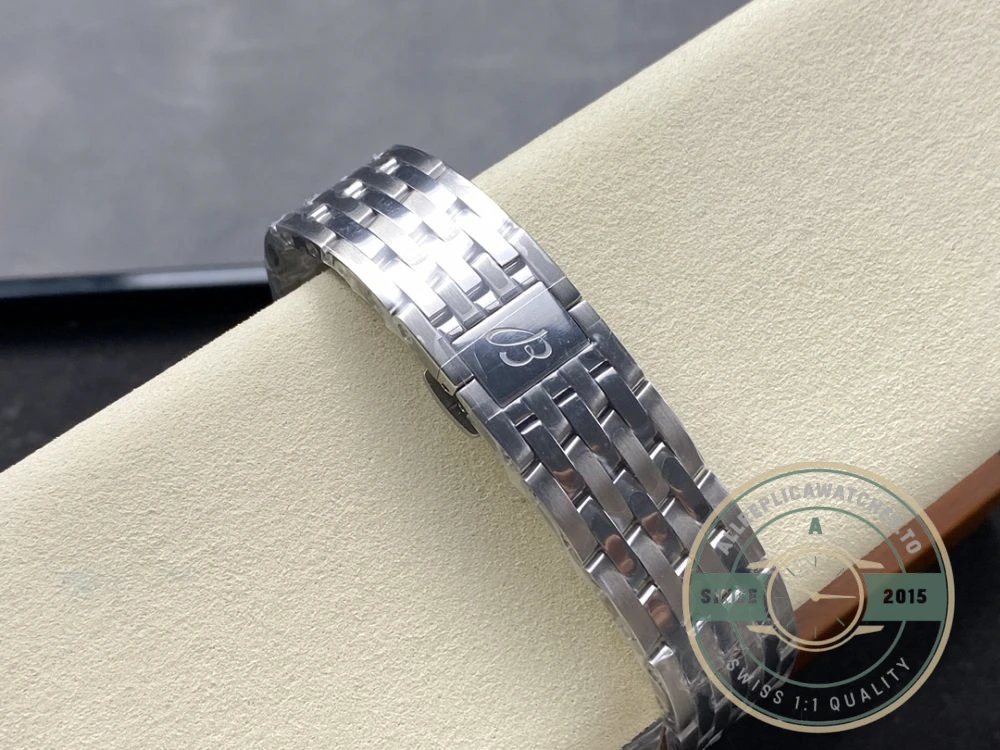 Replica Breitling Navitimer Silver Dial Stainless Steel 43 mm AB0138241G1A1 - Swiss-Made Clone Watch