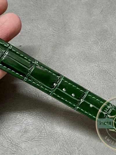 Replica Breitling Navitimer Women Green Dial Crocodile 35mm A17395361L1P1 - Best Quality Replica Watch