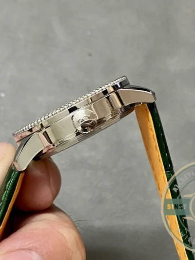 Replica Breitling Navitimer Women Green Dial Crocodile 35mm A17395361L1P1 - Swiss-Made Clone Watch