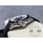 B emblem and BREITLING 1884 signature in white on the black Superocean 42