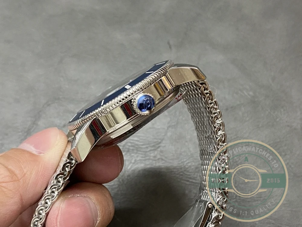 Replica Breitling Superocean Men Blue Dial Stainless Steel 42 mm AB2010161C1A1 - Best Quality Replica Watch