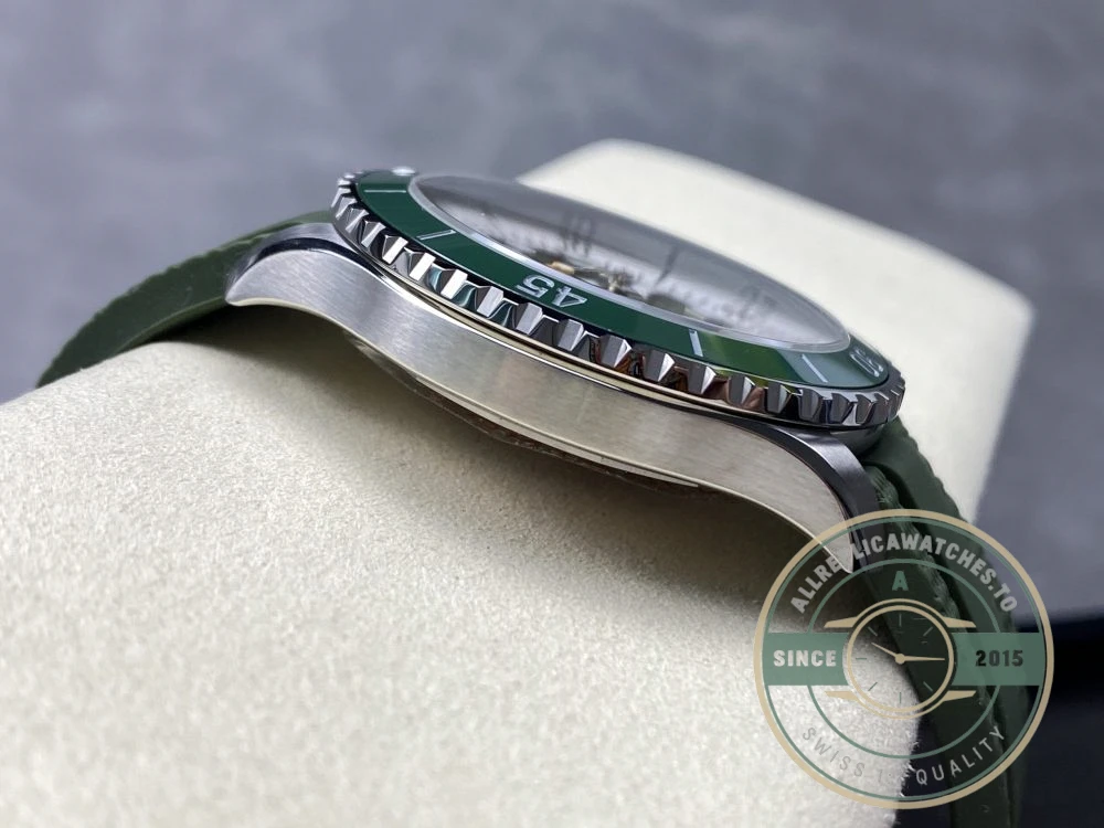Replica Breitling Superocean Men Green Rubber 44 mm A17376A31L1S1 - Premium Super Clone Watch