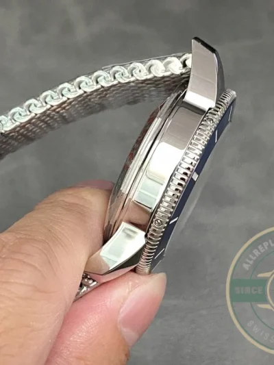 Replica Breitling Superocean Silver Dial Stainless Steel 42 mm AB201016G827 - High-Grade Replica Watch