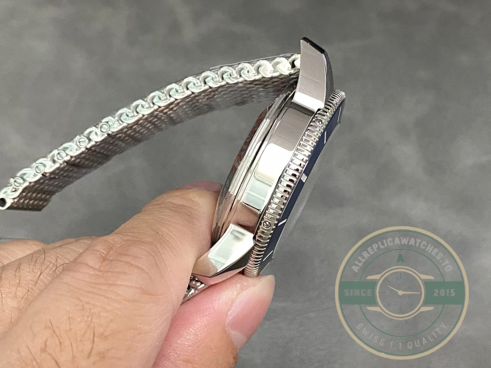 Replica Breitling Superocean Silver Dial Stainless Steel 42 mm AB201016G827 - High-Grade Replica Watch