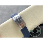 Replica Breitling Superocean Silver Rubber 42 mm A17375E71G1S1 - Top-Tier Swiss Replica Watch