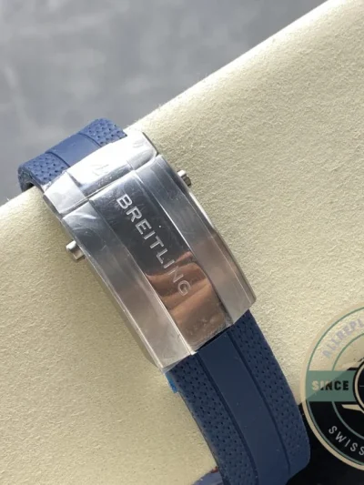 Replica Breitling Superocean Silver Rubber 42 mm A17375E71G1S1 - Top-Tier Swiss Replica Watch