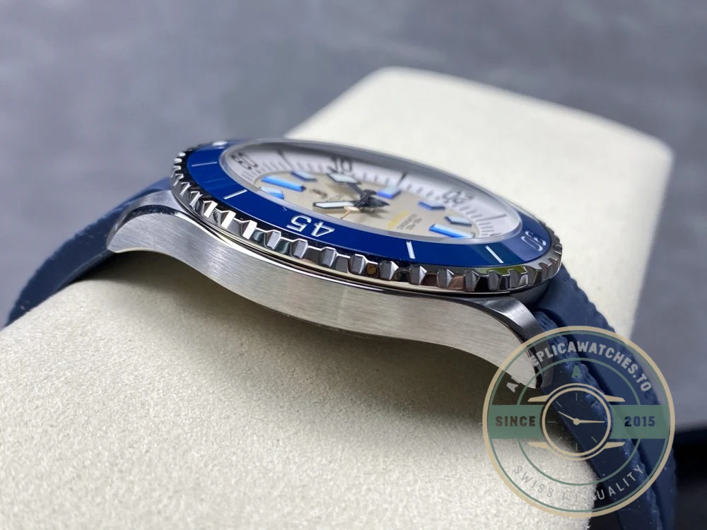Replica Breitling Superocean Silver Rubber 42 mm A17375E71G1S1 - Affordable Luxury Replica Timepiece
