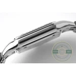 Sapphire coated on its inner face protects a 316L stainless steel case
