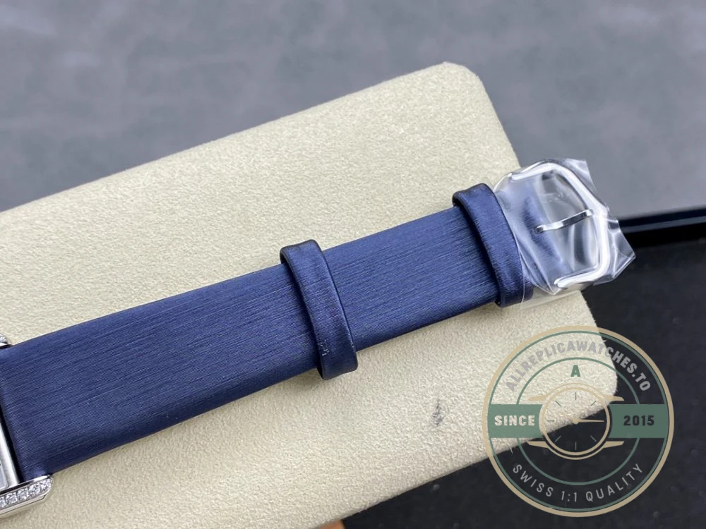 Replica Cartier Tank 25.5 mm Series W4TA0011 - Budget Luxury Replica Watch