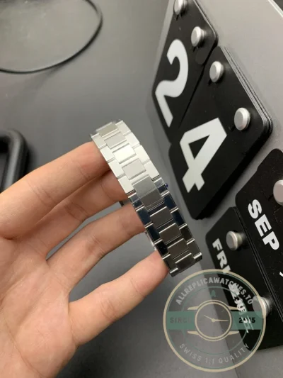 Replica Cartier Tank Française Quartz Silver Stainless Steel 22mm WSTA0051 - High-Grade Replica Watch