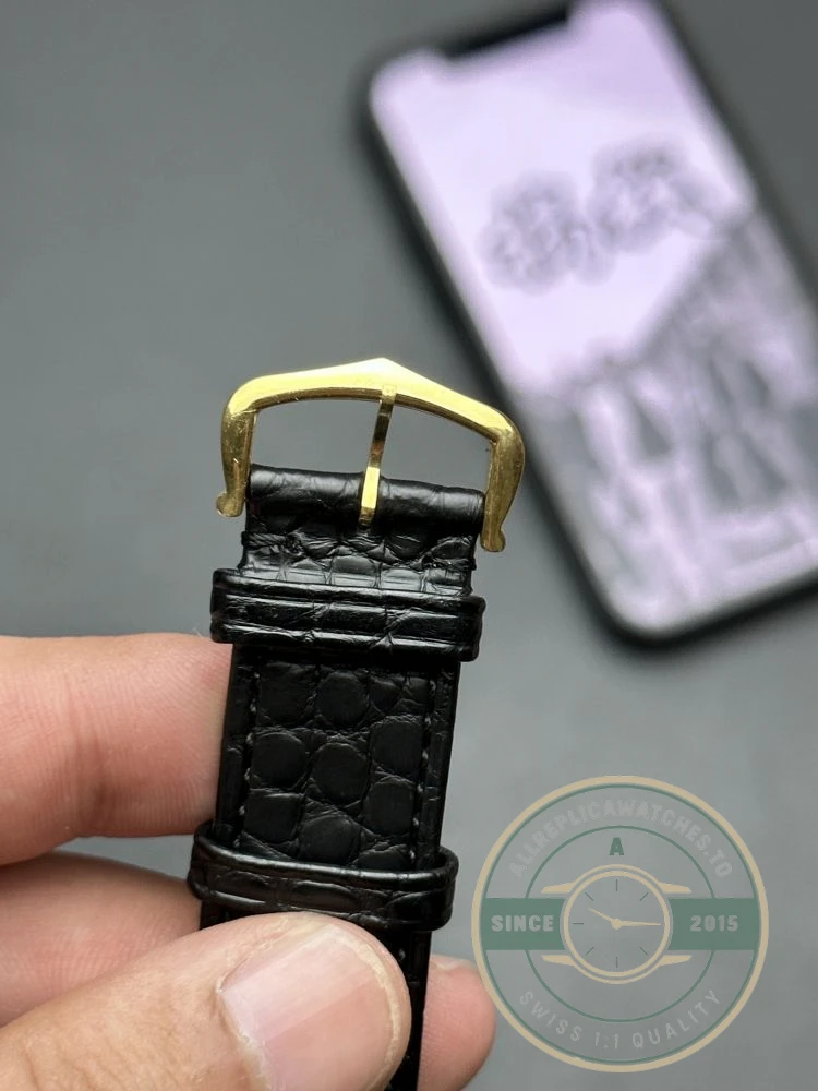 Replica Cartier Tank Louis Quartz Alligator 24.4 mm W5200002 - Affordable Super Clone Watch