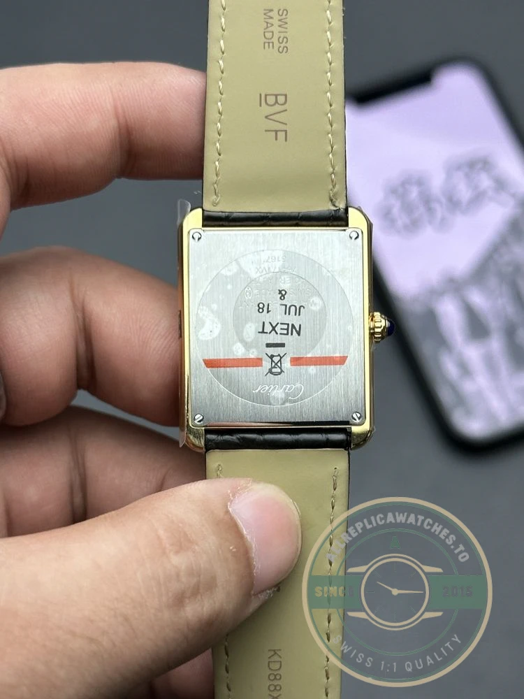 Replica Cartier Tank Louis Quartz Alligator 24.4 mm W5200002 - Top-Tier Swiss Replica Watch