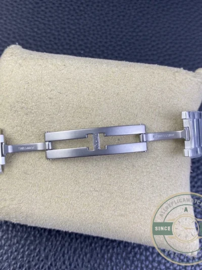 Replica Cartier Tank Quartz Silver Stainless Steel 25.5mm WSTA0052 - Top-Tier Swiss Replica Watch