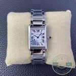 Standing on the pillow, dial upright between the two vertical brancards