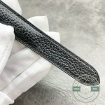 Pebbled grain of the calfskin running the full length of the band