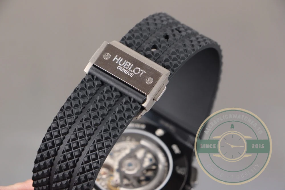 Replica Hublot Big Bang Chronograph Carbon Black Dial - Swiss Movement Replica Watch