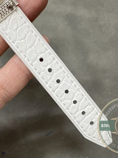 Replica Hublot Classic Fusion 33mm Diamond 581.NE.2010.LR.1204 - Swiss-Made Clone Watch