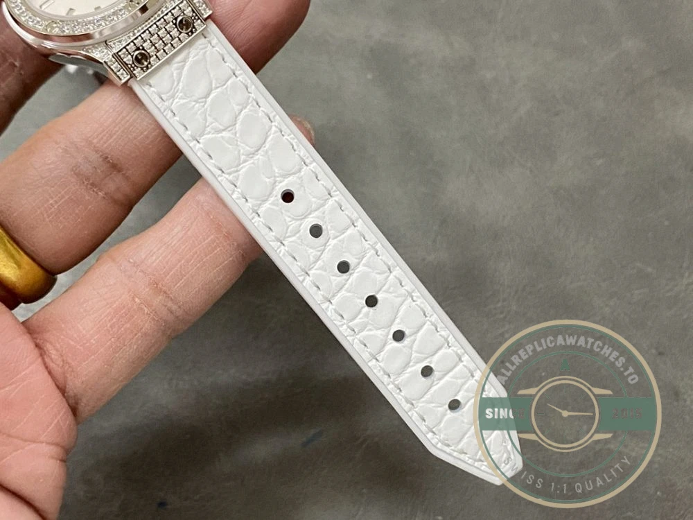 Replica Hublot Classic Fusion 33mm Diamond 581.NE.2010.LR.1204 - Swiss-Made Clone Watch