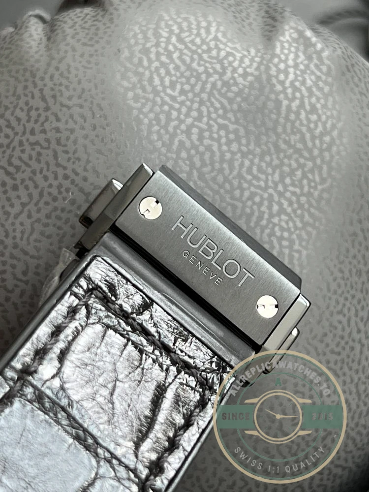 Replica Hublot Classic Fusion 542.CM.1770.RX 42mm Carbon Dial - Budget Luxury Replica Watch