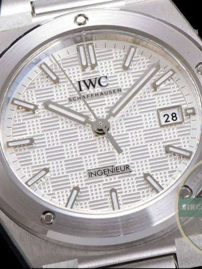 Replica IWC Ingenieur 40mm MY9015 White Dial - Swiss-Made Clone Watch