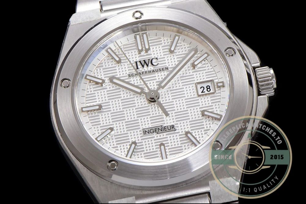 Replica IWC Ingenieur 40mm MY9015 White Dial - Swiss-Made Clone Watch