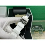 Sixty metres of water resistance on the 44.5mm chronograph case