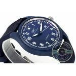 An anti-reflective coating on the crystal keeps the dark blue dial readable