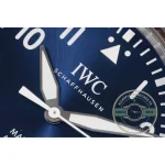 Coated on its inner face only, the sapphire caps this blue Mark XVIII dial