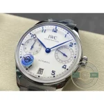 Thirty metres of water resistance keeps this Portugieser firmly in dress territory