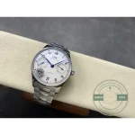 A domed sapphire crystal with anti-reflective coating over the 42.4mm dial