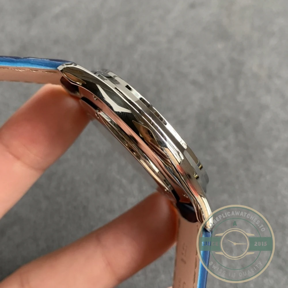 Replica Jaeger-LeCoultre Master Ultra Thin Réserve de Marche Blue Dial - Affordable Luxury Replica Timepiece