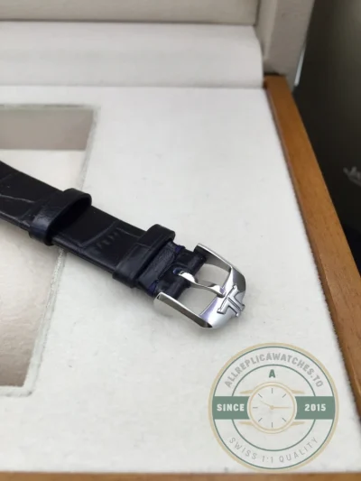Replica Jaeger-LeCoultre Reverso 40mm x 20mm Black Dial - Factory Super Clone Watch