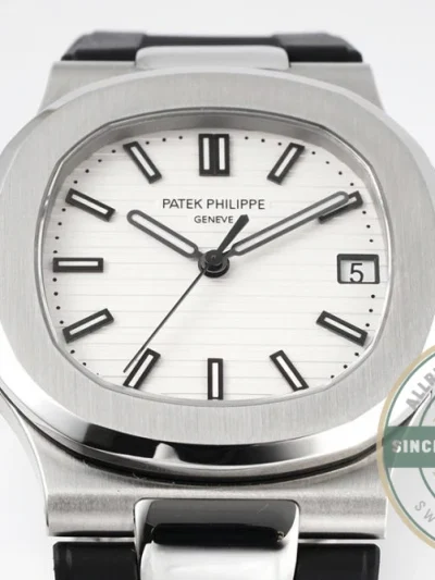Replica Nautilus 5711-001 Patek Philippe 40 mm, White Dial, Black Rubber - Top-Tier Swiss Replica Watch