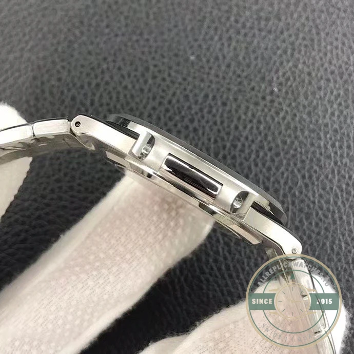 Replica Nautilus 5711-1300A-001 Patek Philippe 40 mm, Blue Dial Baguette Bezel - Swiss Movement Replica Watch