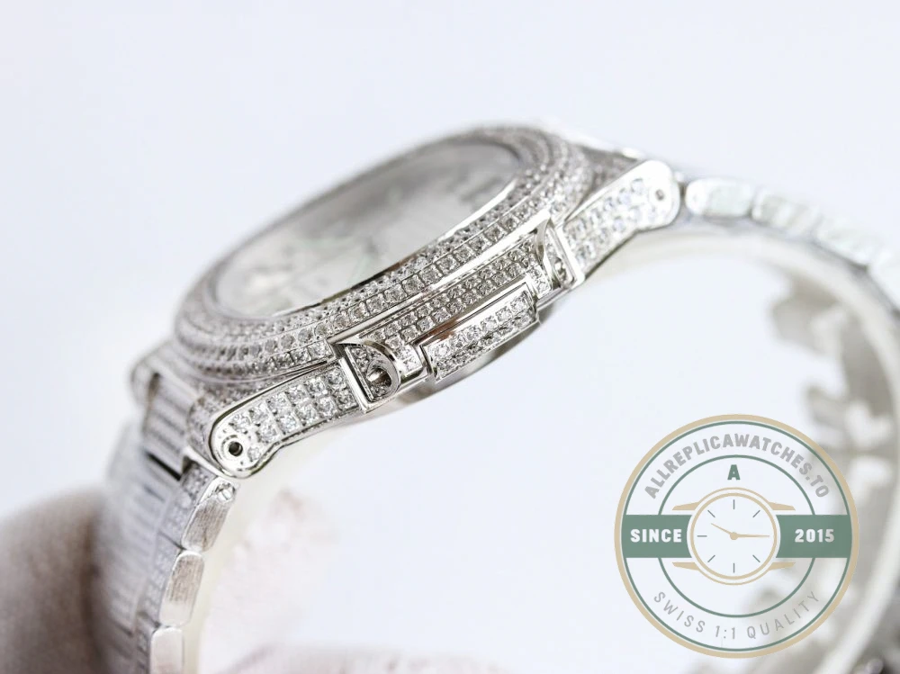 Replica Nautilus 5711-1300A-001 Patek Philippe 40 mm, White Dial, Iced Out - Premium Super Clone Watch