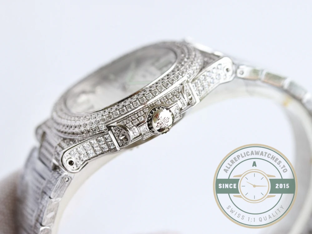 Replica Nautilus 5711-1300A-001 Patek Philippe 40 mm, White Dial, Iced Out - 1:1 Swiss Replica Watch