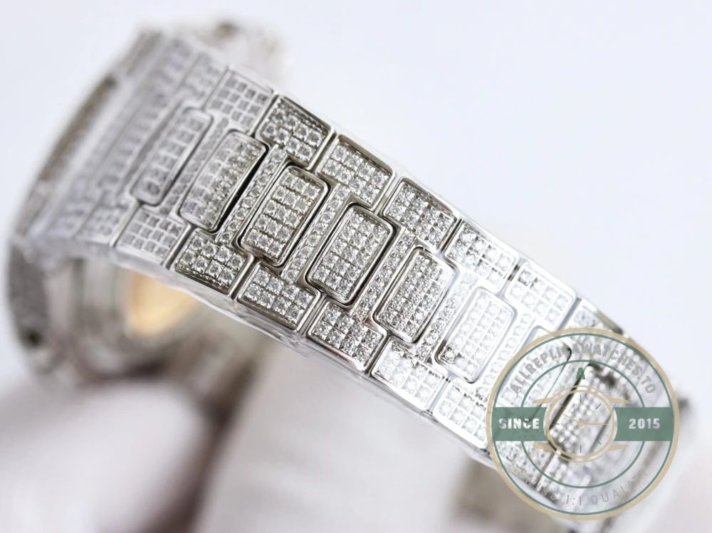 Replica Nautilus 5711-1300A-001 Patek Philippe 40 mm, White Dial, Iced Out - Swiss-Made Clone Watch