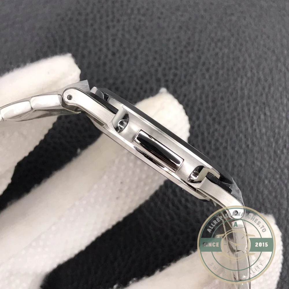 Replica Nautilus 5711/1A-011 Patek Philippe 40 mm, Stainless Steel, White Dial - Affordable Super Clone Watch