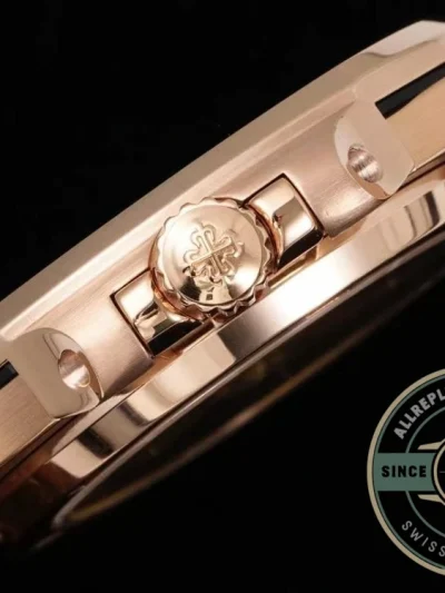 Replica Nautilus 5711/1A-018 Patek Philippe 40 mm, Rose Gold Black Dial Iced out - Swiss-Made Clone Watch