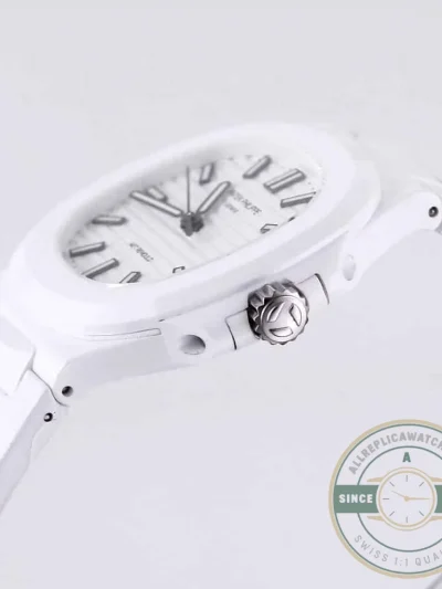 Replica Nautilus 5711/1A-018 Patek Philippe 40 mm, Rubber Strap White Dial - Swiss-Made Clone Watch