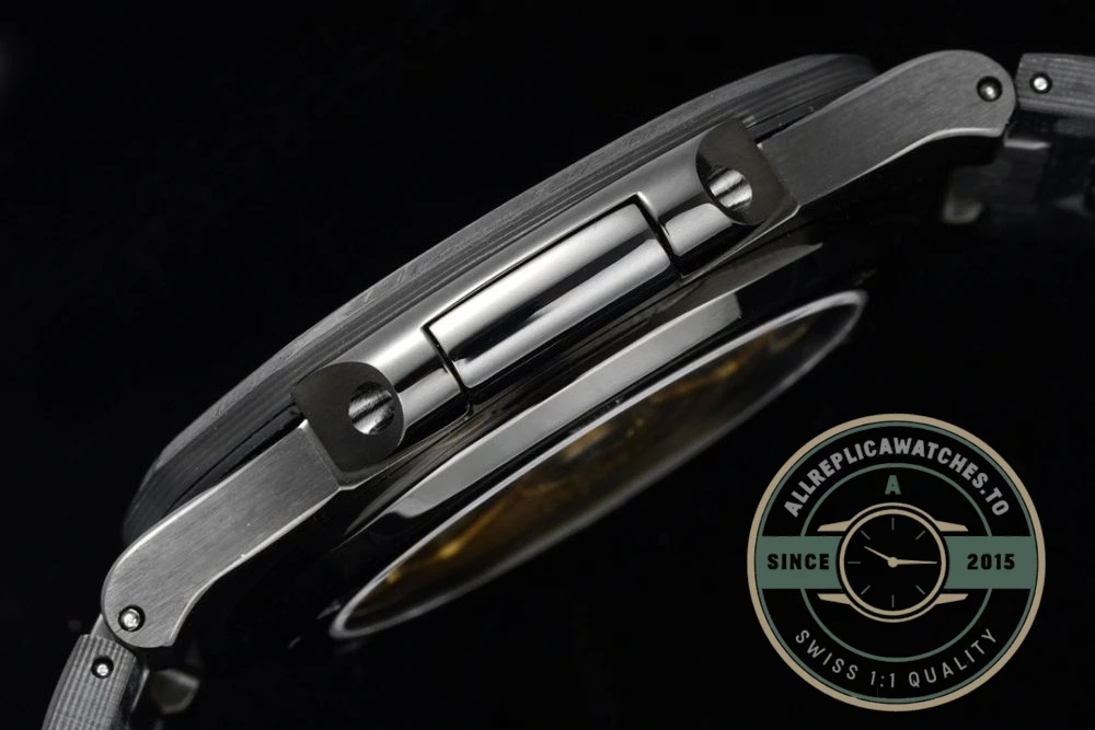 Replica Nautilus 5711/1A Patek Philippe Carbon 40 mm, Black Carbon, White Dial - Swiss-Made Clone Watch